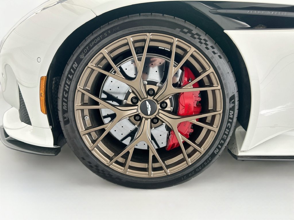 Used 2025 Aston Martin DB12 Coupe RWD image 27
