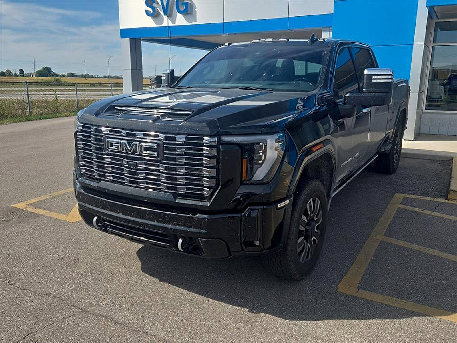 Used 2025 GMC Sierra 3500 Denali Ultimate AWD/4WD image 1