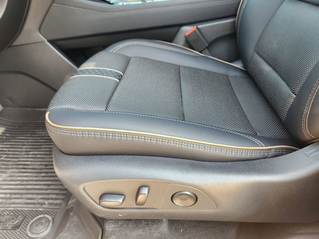 New 2026 Chevrolet Traverse High Country w/ LPO, Floor Liner Package image 18