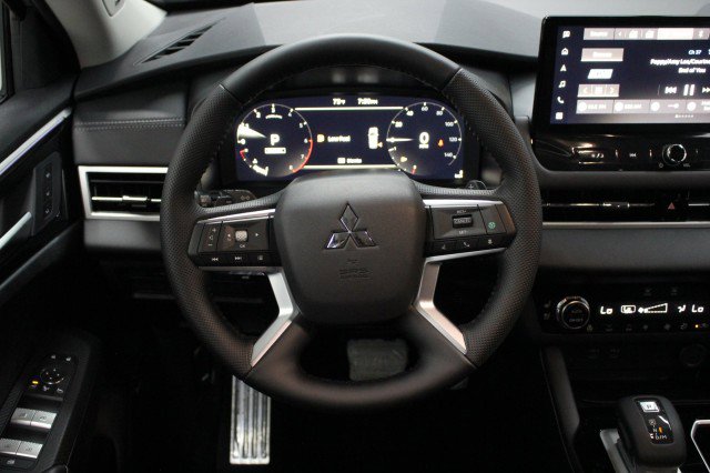 New 2026 Mitsubishi Outlander SEL image 21
