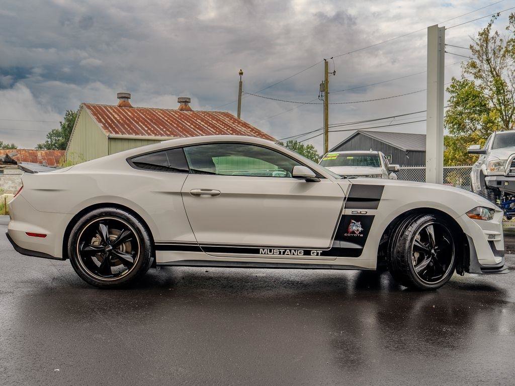 Used 2019 Ford Mustang GT RWD image 2