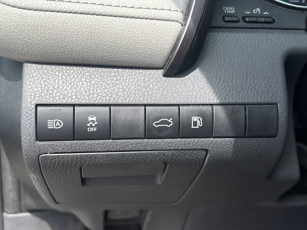 Used 2018 Toyota Camry SE FWD image 22