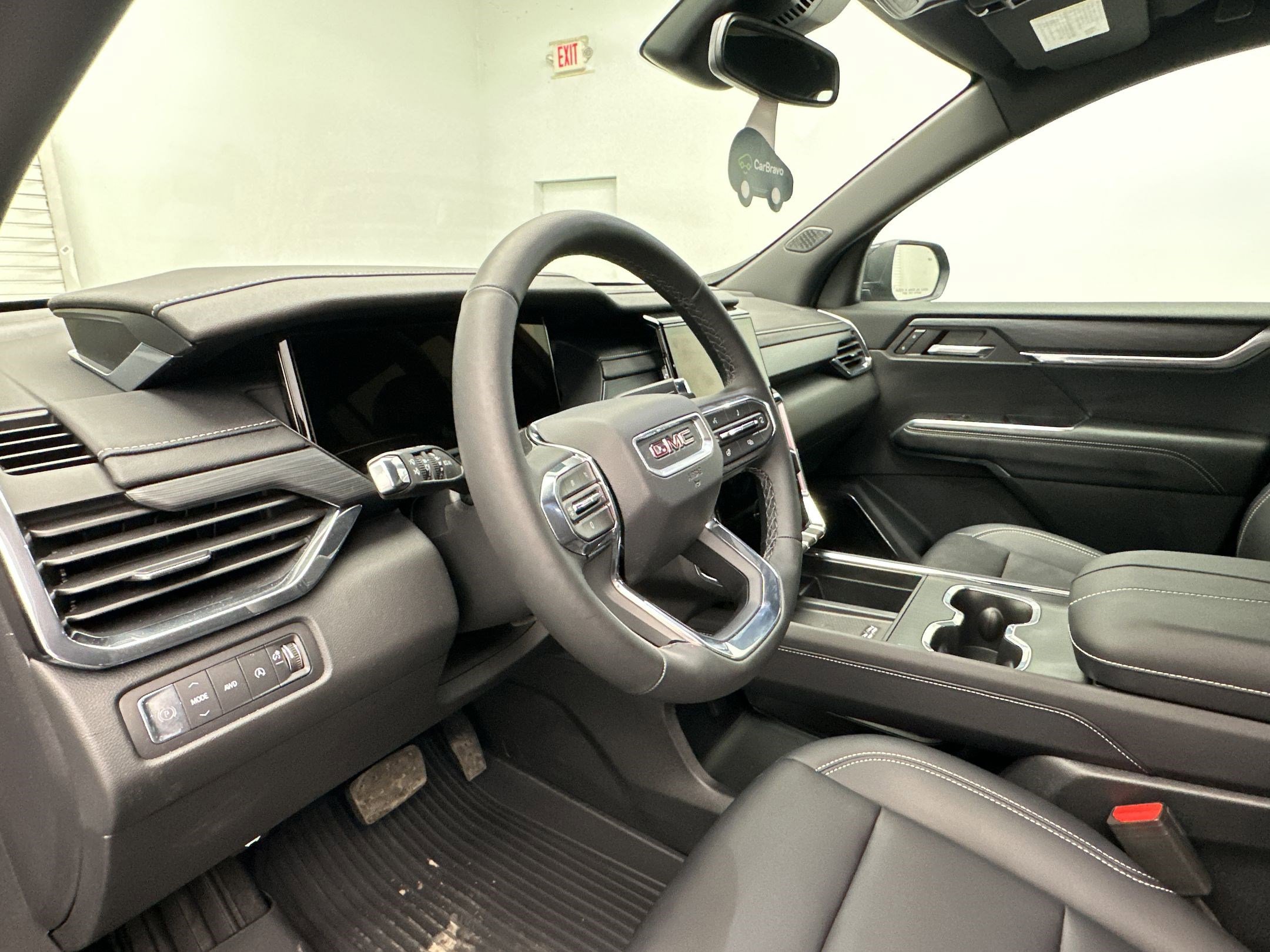 Used 2025 GMC Acadia Elevation w/ Elevation Premium Package image 4