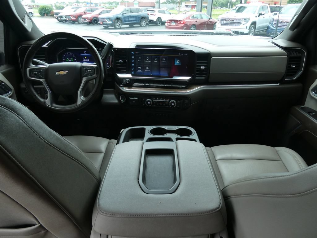 Used 2025 Chevrolet Silverado 3500 LT w/ Leather Package AWD/4WD image 21