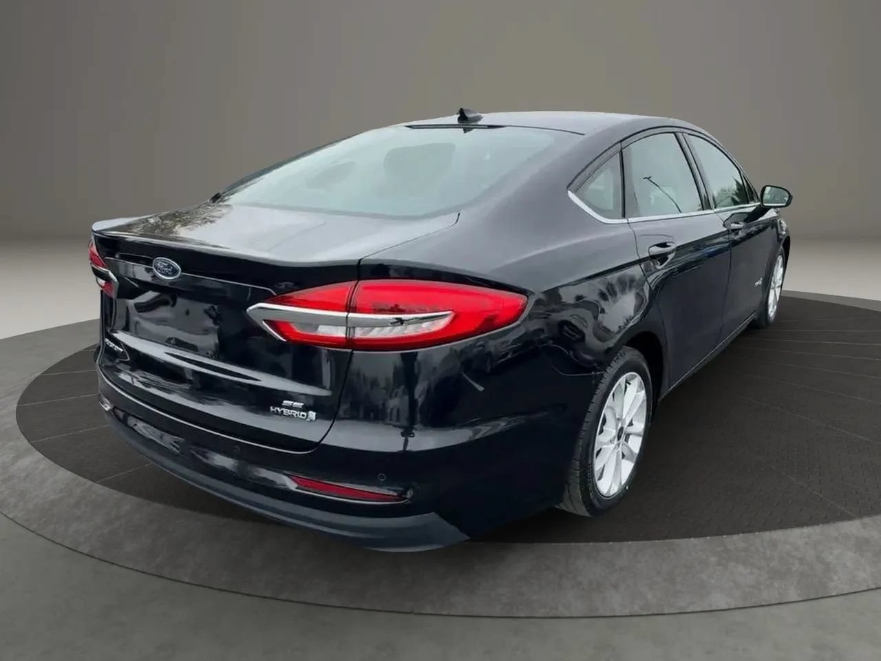 Used 2019 Ford Fusion SE FWD image 4