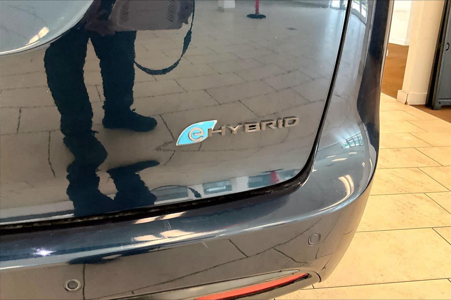 Used 2022 Chrysler Pacifica Touring-L w/ Uconnect Theater Family Group FWD image 9
