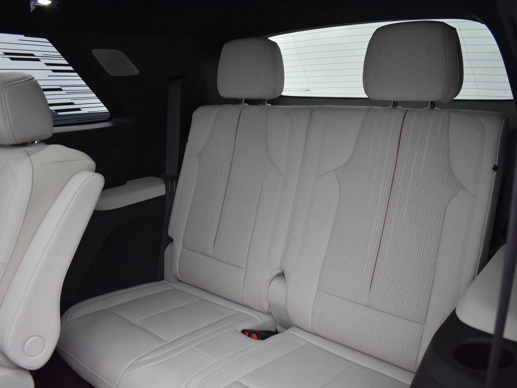 New 2026 Cadillac Vistiq Luxury w/ LPO, Floor Liner Package image 31