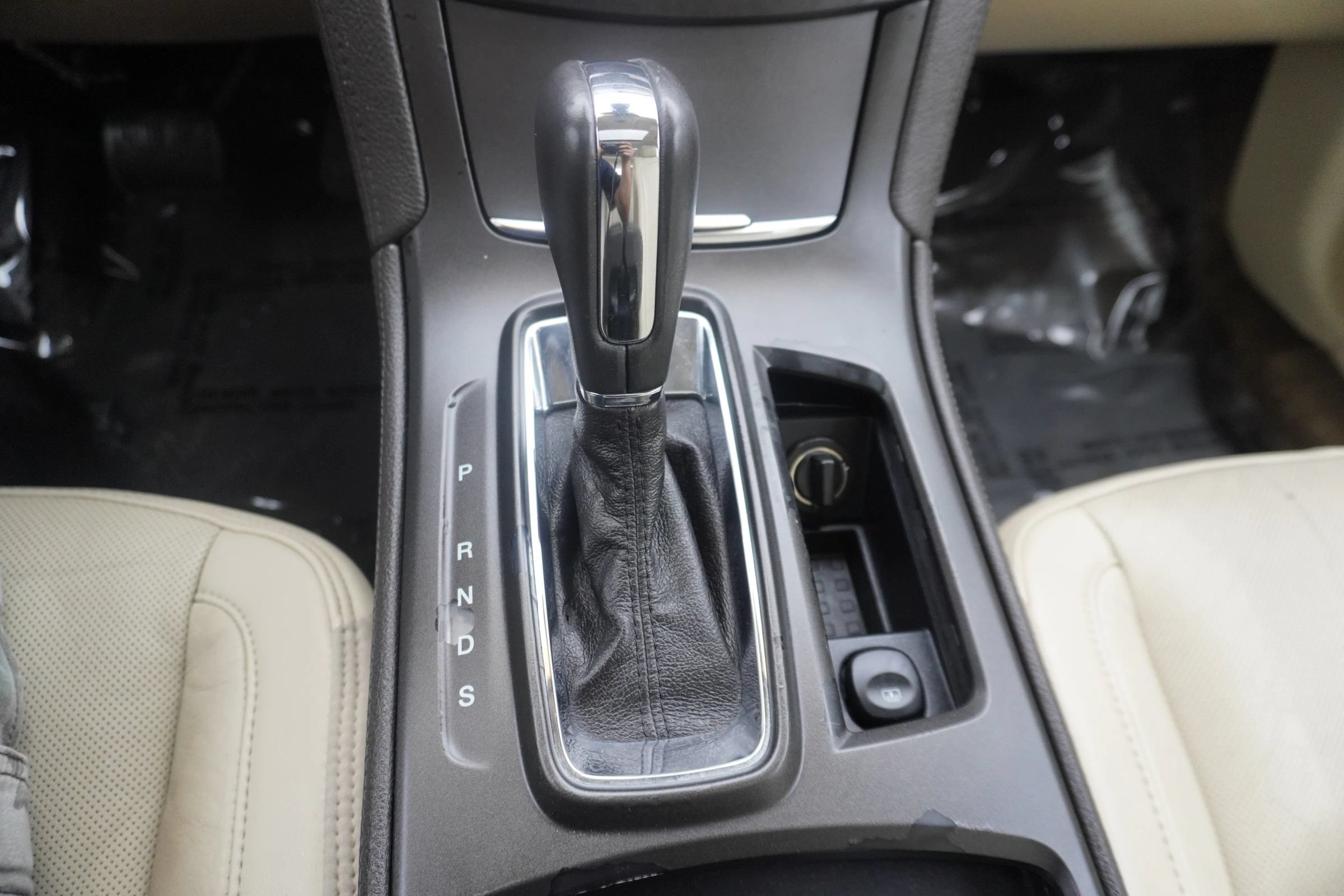 Used 2013 Lincoln MKS FWD image 21