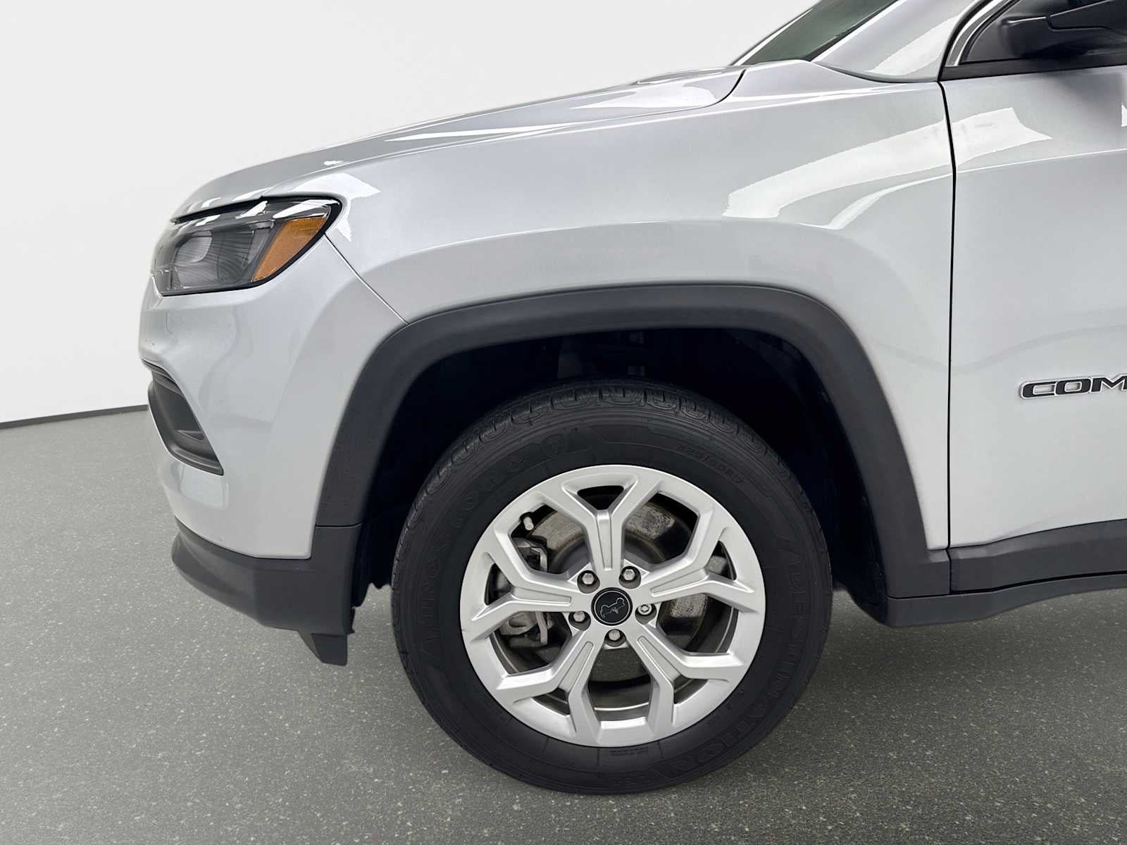 Used 2025 Jeep Compass Latitude AWD/4WD image 18