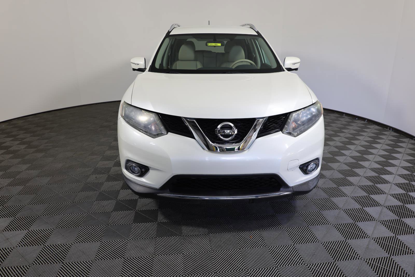 Used 2015 Nissan Rogue SL image 2