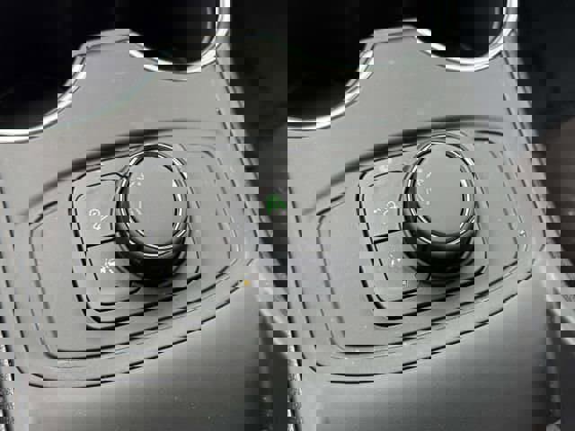 Used 2024 GMC Terrain SLE image 28