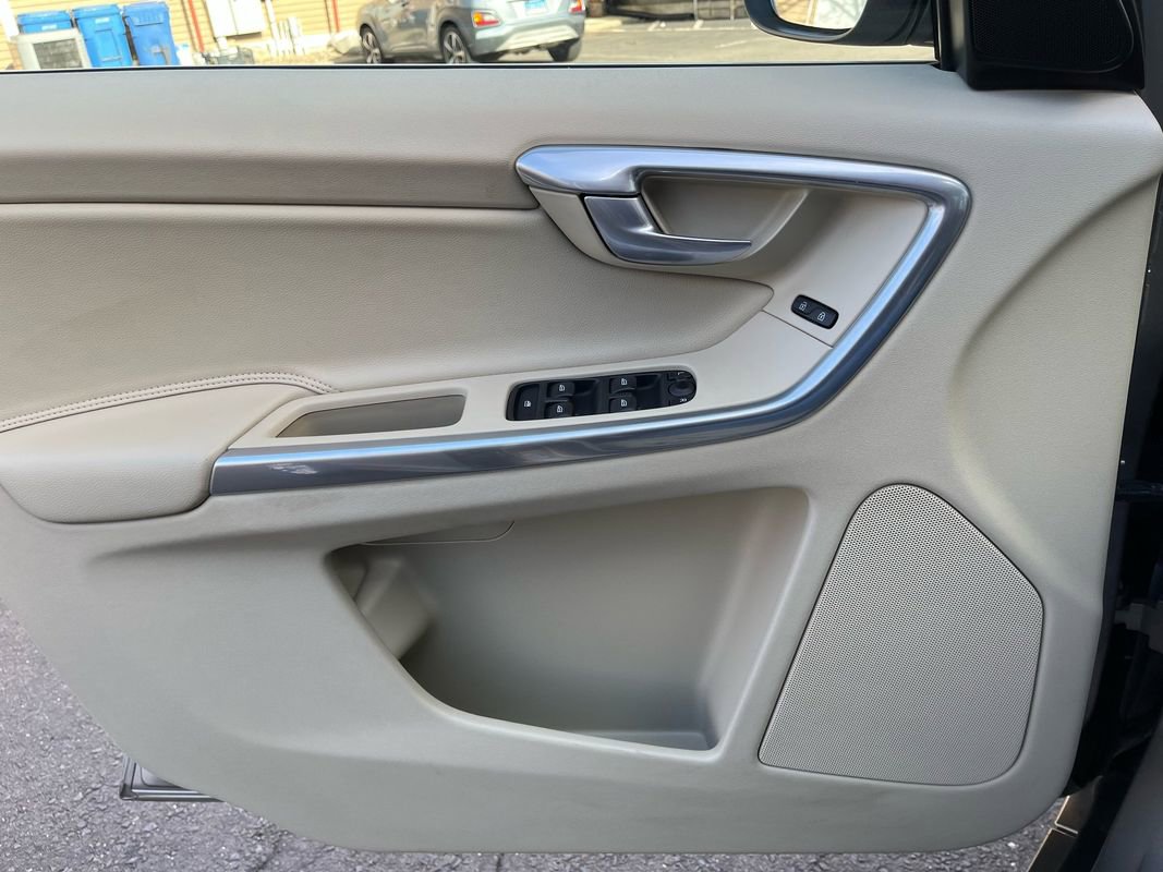 Used 2015 Volvo XC60 T5 w/ Proximity Package image 15