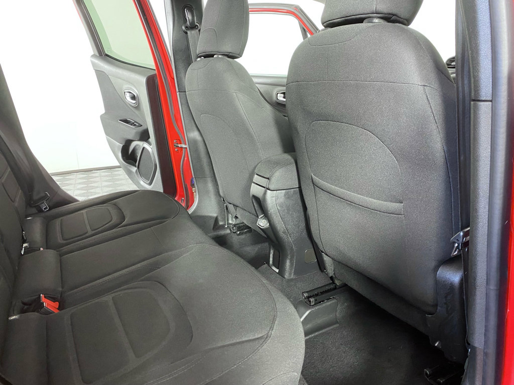 Used 2019 Jeep Renegade Latitude w/ Cold Weather Group AWD/4WD image 27