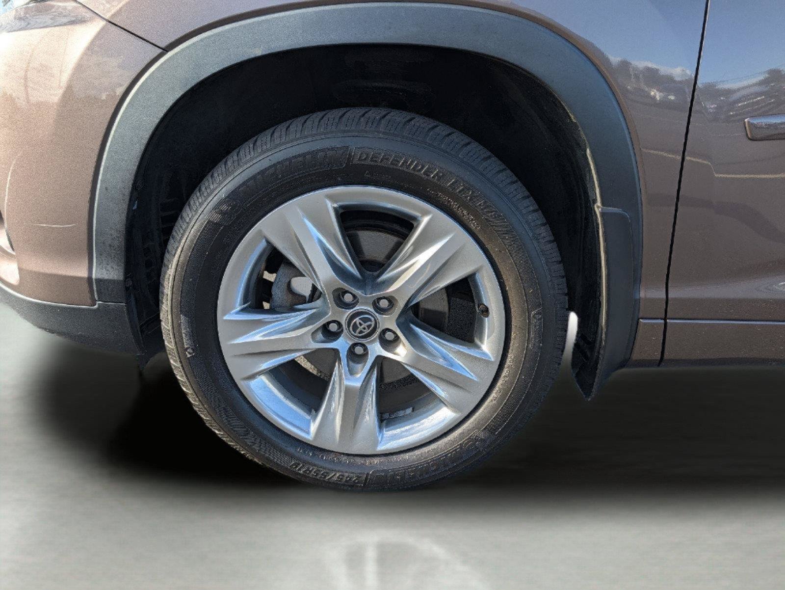 Used 2019 Toyota Highlander Limited AWD/4WD image 8