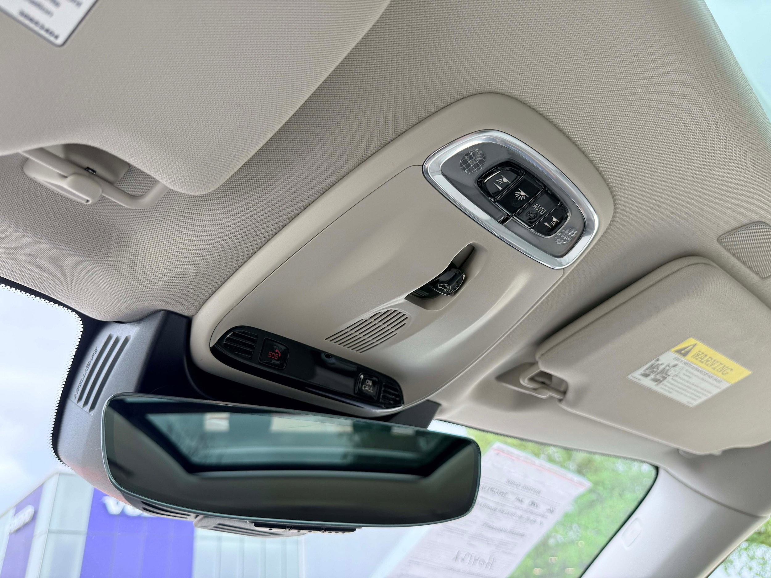 Certified 2022 Volvo XC90 T6 Momentum image 25