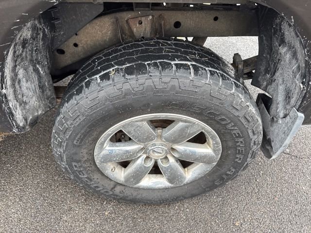 Used 2014 Nissan Titan SV w/ SV Value Truck Package image 9