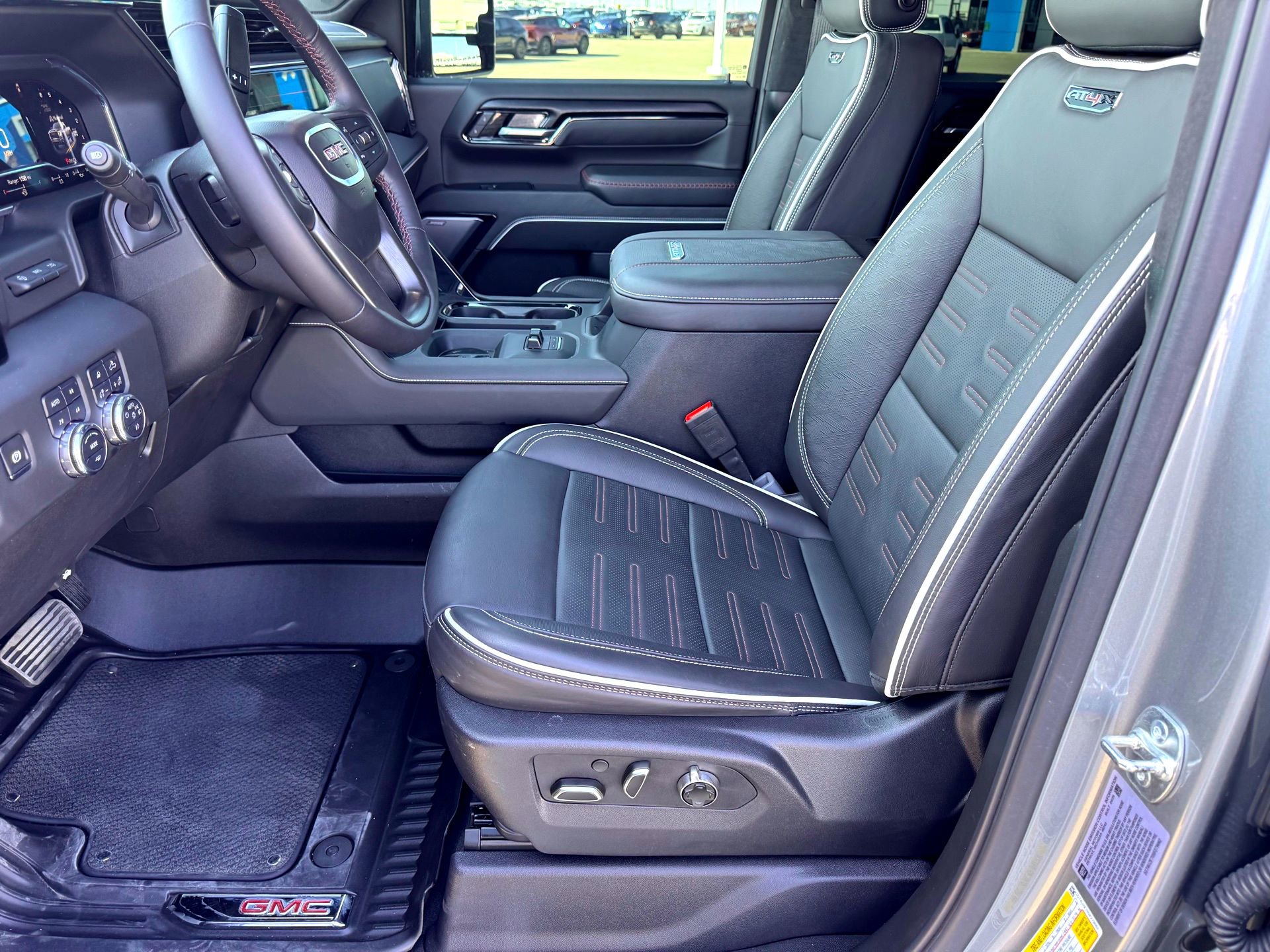 Used 2025 GMC Sierra 2500 AT4X image 12