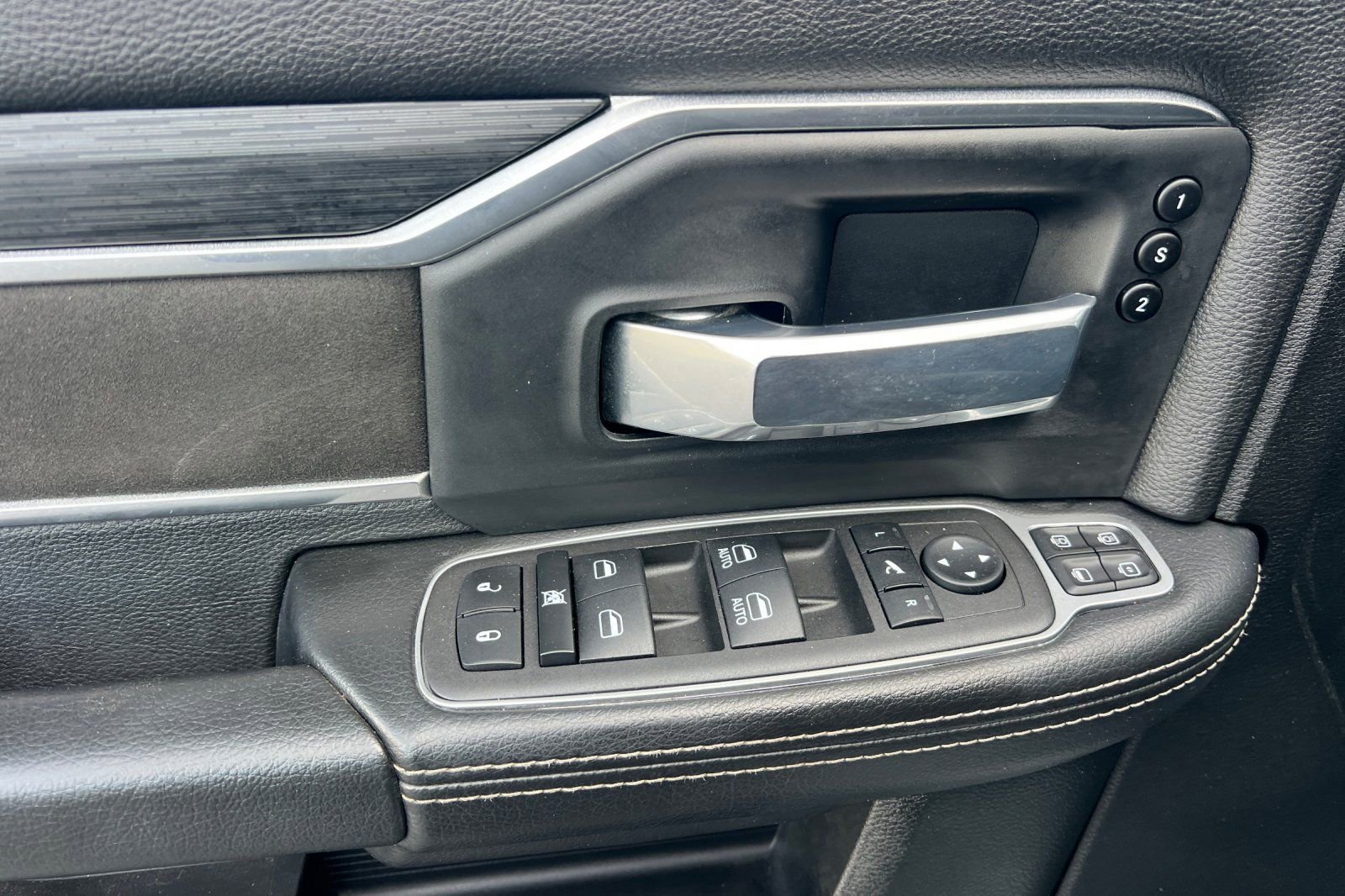 Used 2023 RAM 3500 Laramie w/ Night Edition image 11