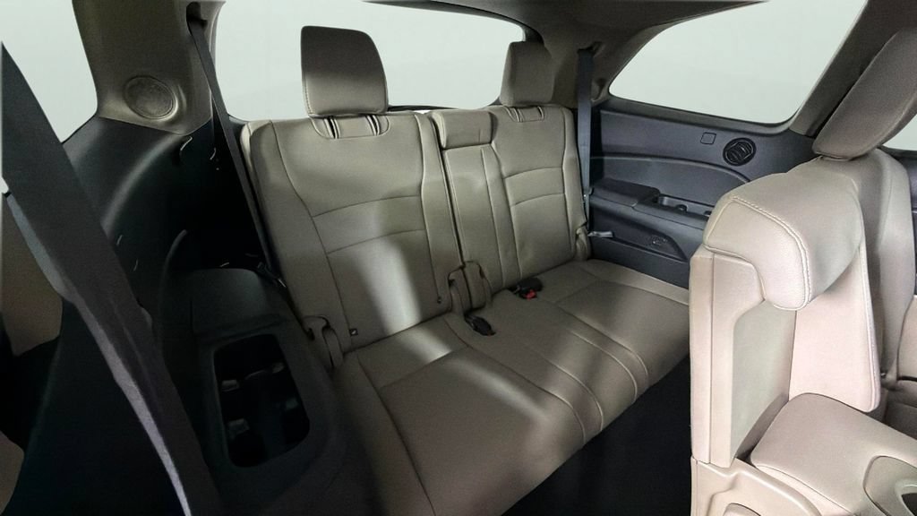 Used 2017 Honda Pilot Touring image 32
