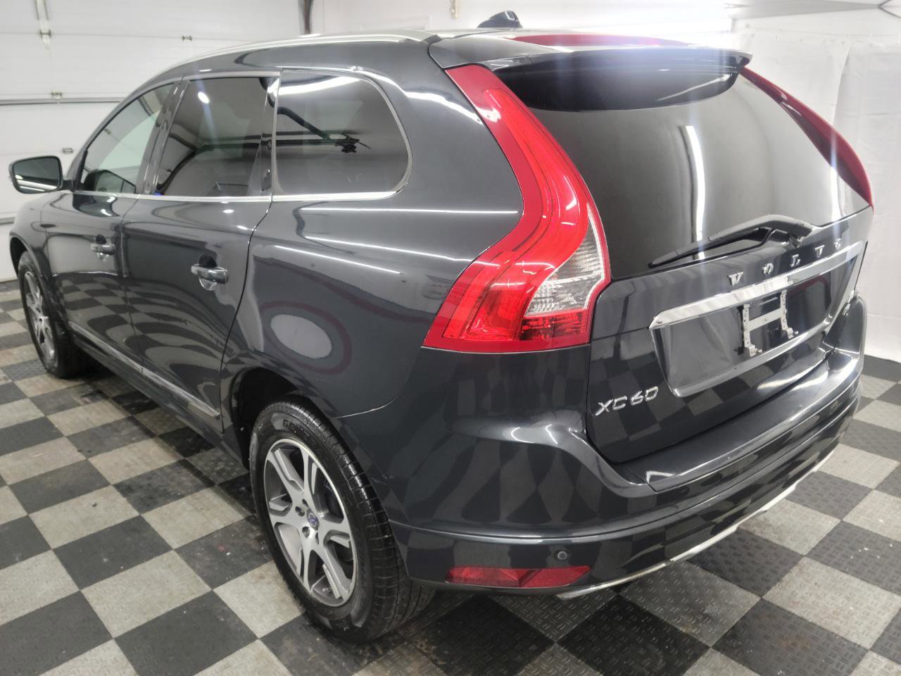 Used 2015 Volvo XC60 T6 w/ Proximity Package image 3