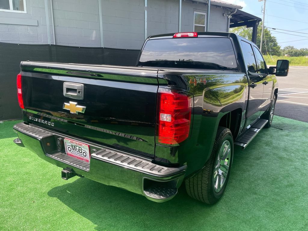 Used 2018 Chevrolet Silverado 1500 Custom w/ Custom Value Package AWD/4WD image 2