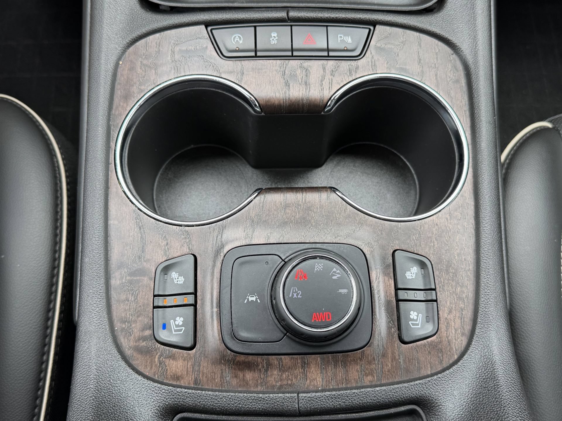 Used 2023 GMC Acadia Denali w/ Denali Technology Package AWD/4WD image 12