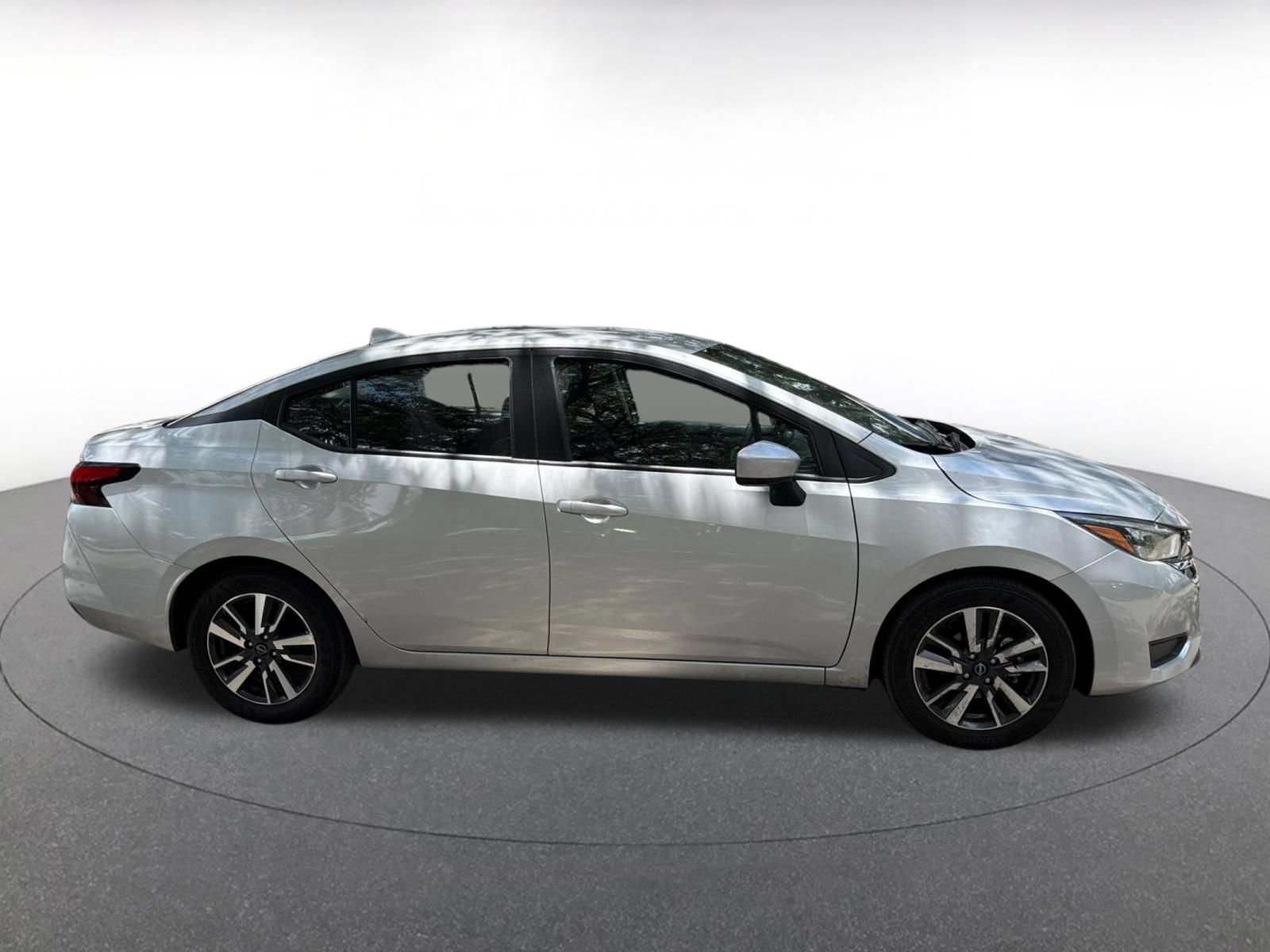 Used 2025 Nissan Versa SV FWD image 8