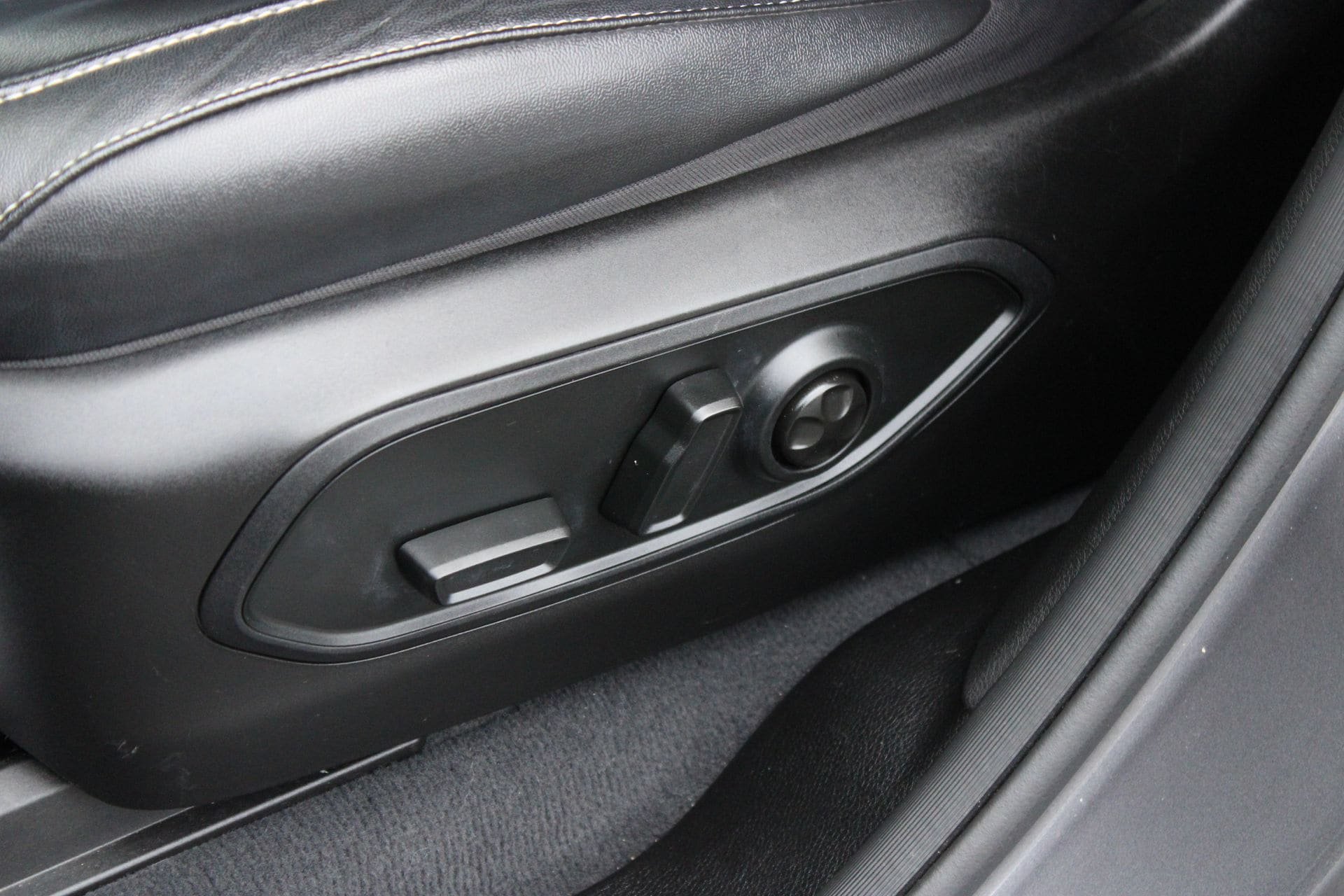 Used 2023 Jeep Grand Cherokee Altitude AWD/4WD image 13