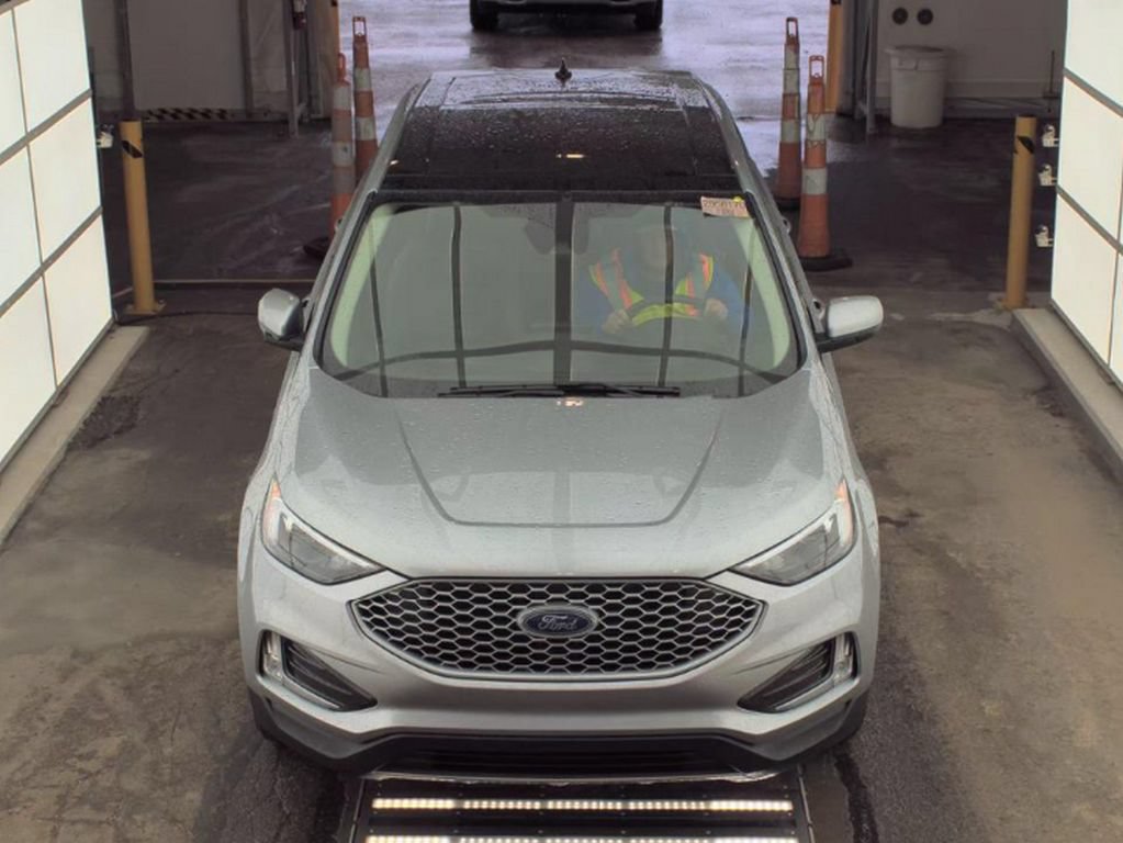 Used 2024 Ford Edge SEL w/ Convenience Package AWD/4WD image 3