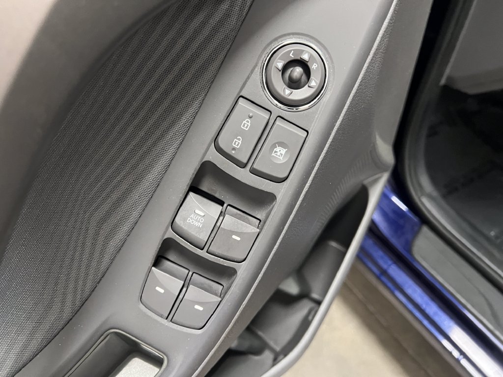 Used 2013 Hyundai Elantra GLS w/ Preferred Pkg FWD image 11