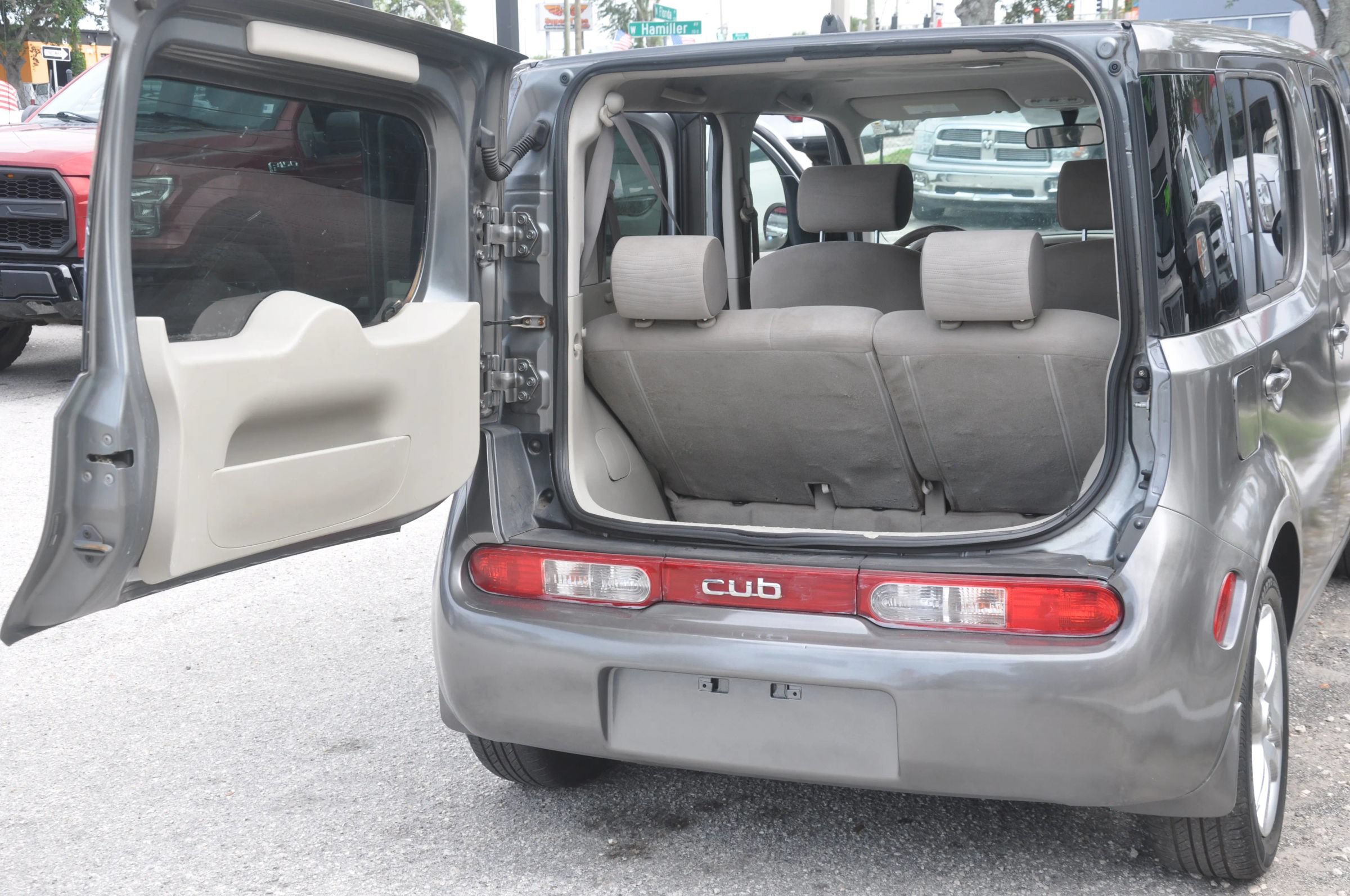 Used 2010 Nissan Cube 1.8 SL w/ Interior Designer Pkg FWD image 12