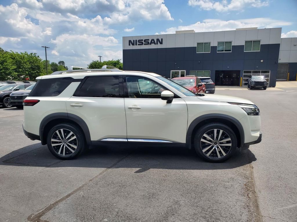 Used 2023 Nissan Pathfinder Platinum FWD image 2