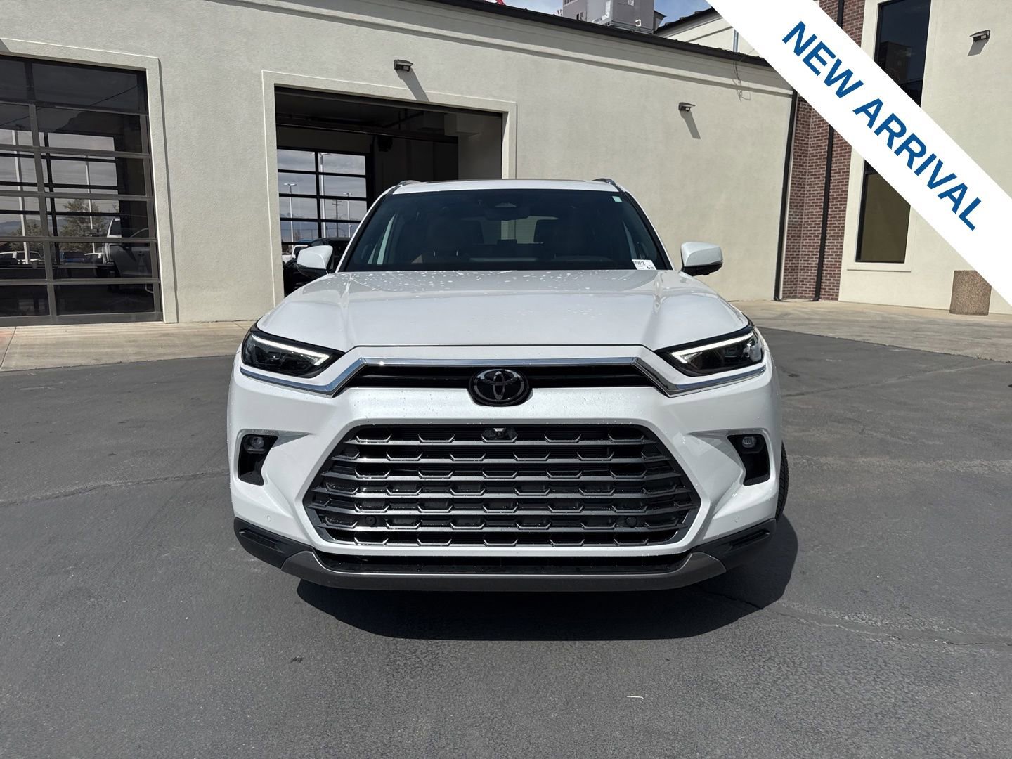 Used 2024 Toyota Grand Highlander AWD Hybrid image 2