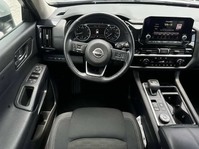 Certified 2025 Nissan Pathfinder SV AWD/4WD image 15