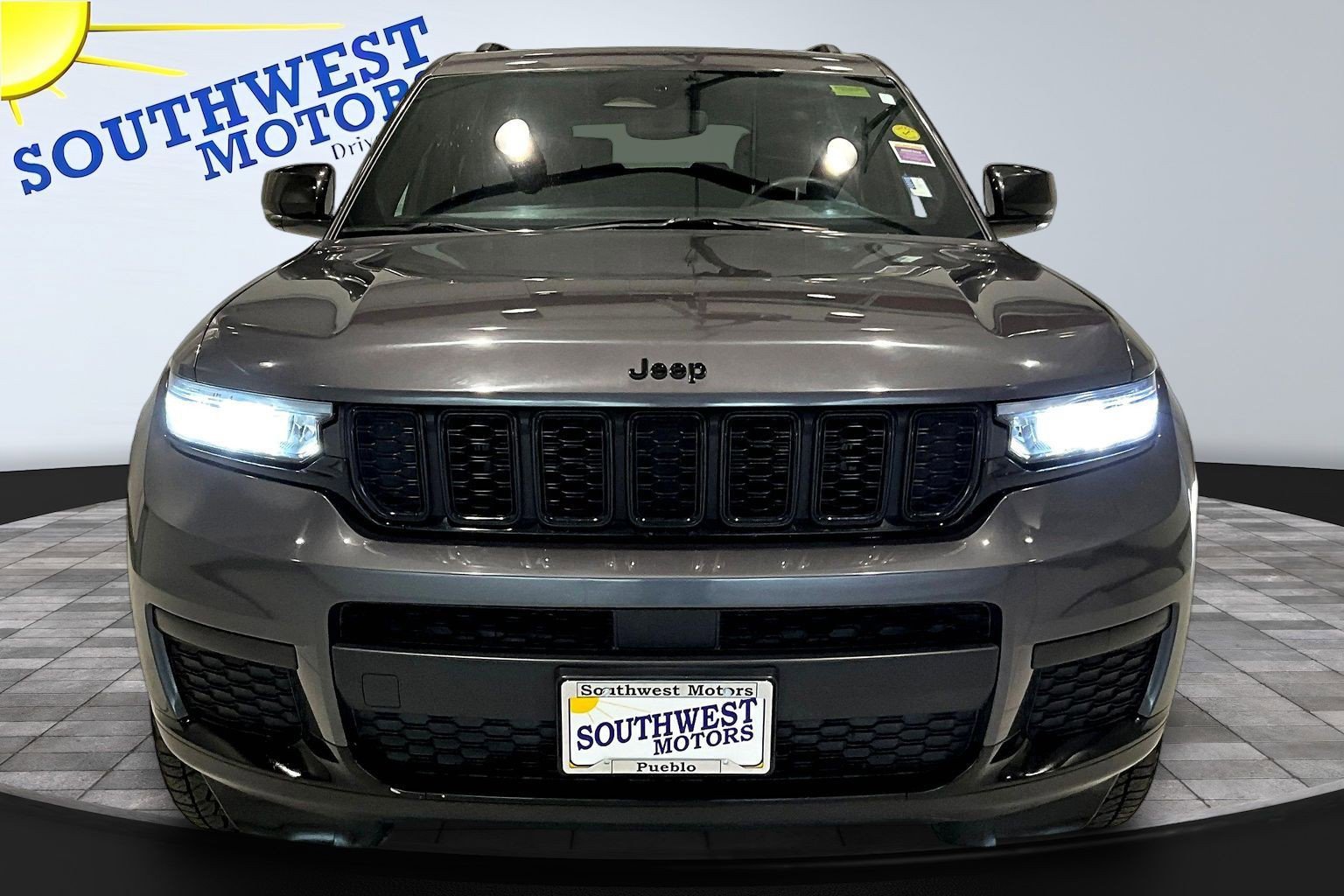 Used 2024 Jeep Grand Cherokee L Laredo AWD/4WD image 2