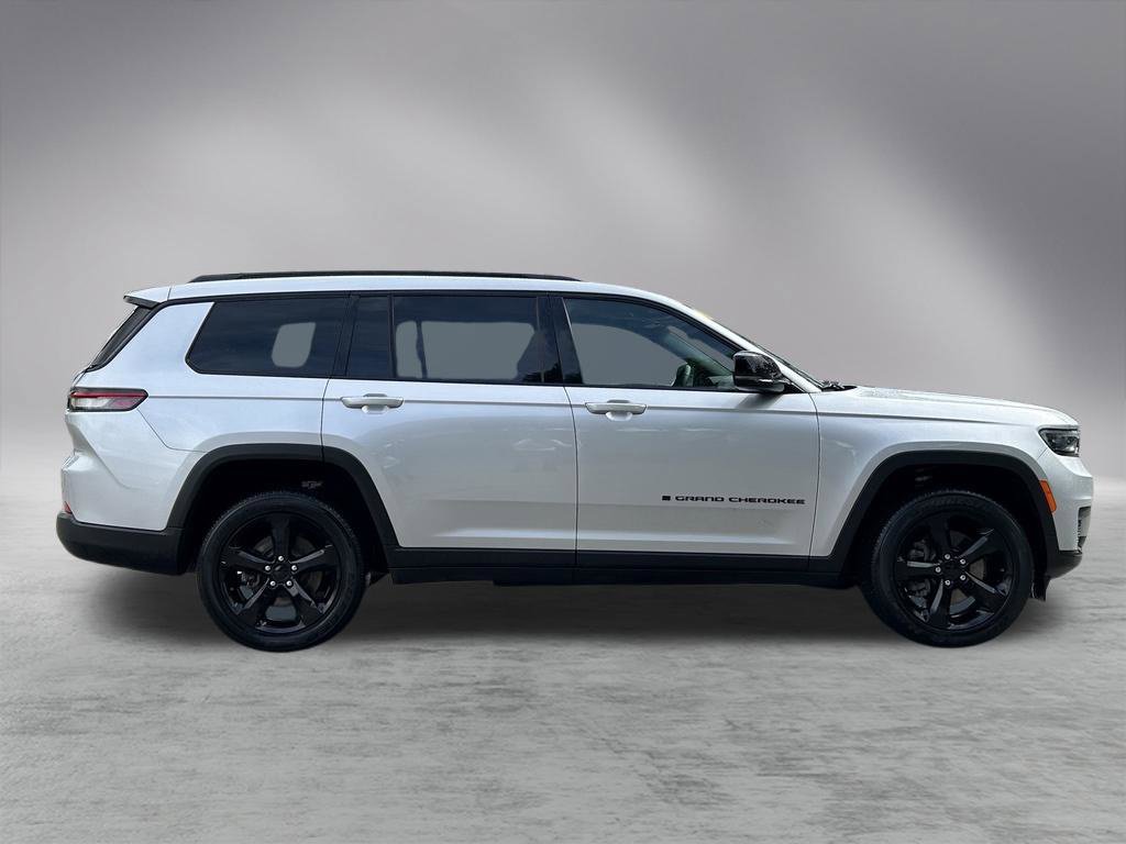 Certified 2025 Jeep Grand Cherokee L Altitude RWD image 4