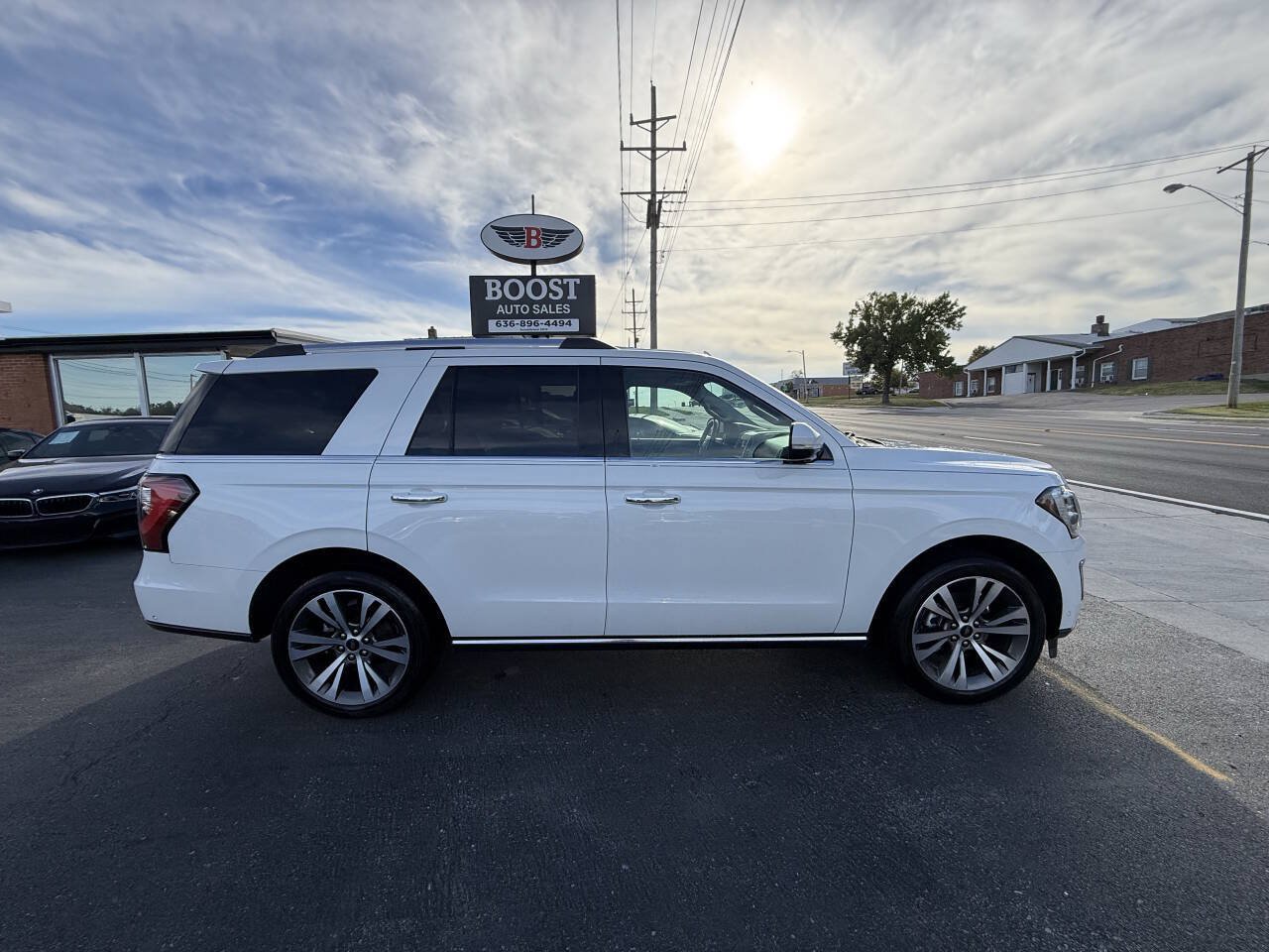 Used 2020 Ford Expedition Limited w/ Equipment Group 302A AWD/4WD image 8