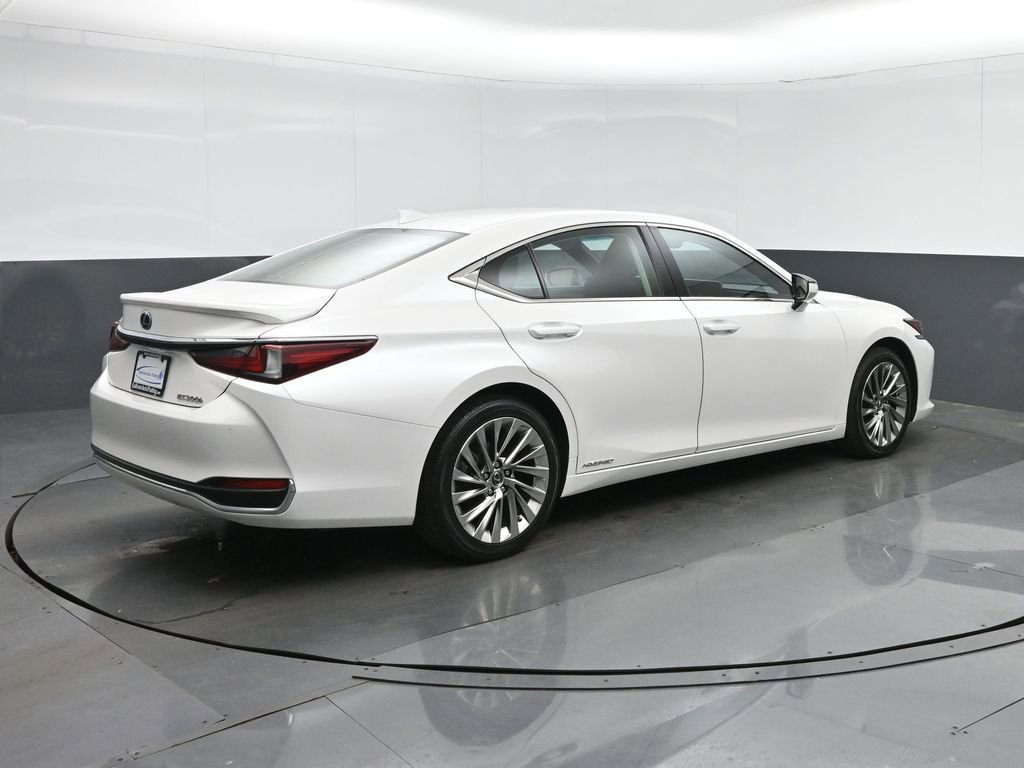 Used 2020 Lexus ES 300h w/ Accessory Package FWD image 7