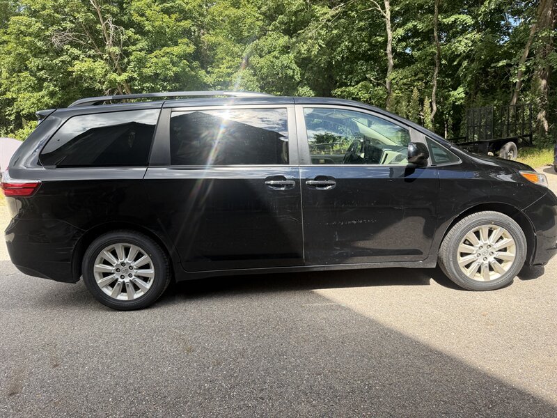 Used 2015 Toyota Sienna XLE w/ XLE Navigation Package AWD/4WD image 72