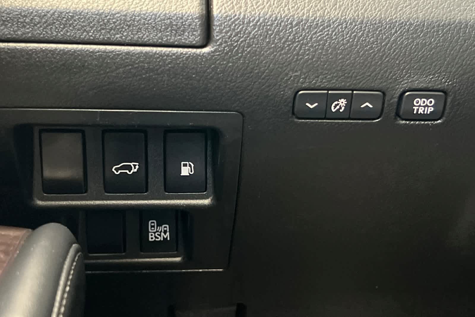 Used 2013 Lexus RX 450h AWD w/ Navigation Pkg image 31