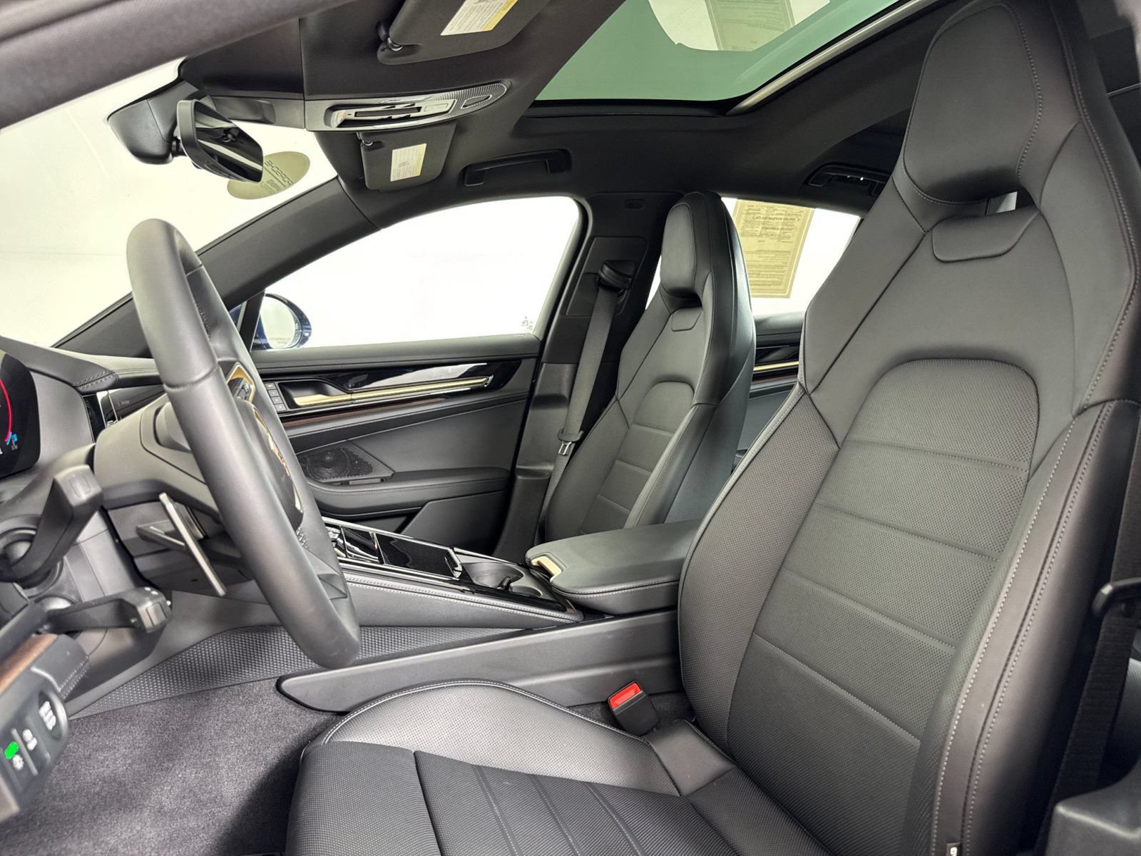 Certified 2025 Porsche Panamera RWD image 5