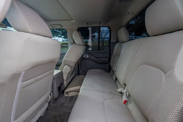 Used 2010 Nissan Frontier SE w/ Moonroof Pkg image 14