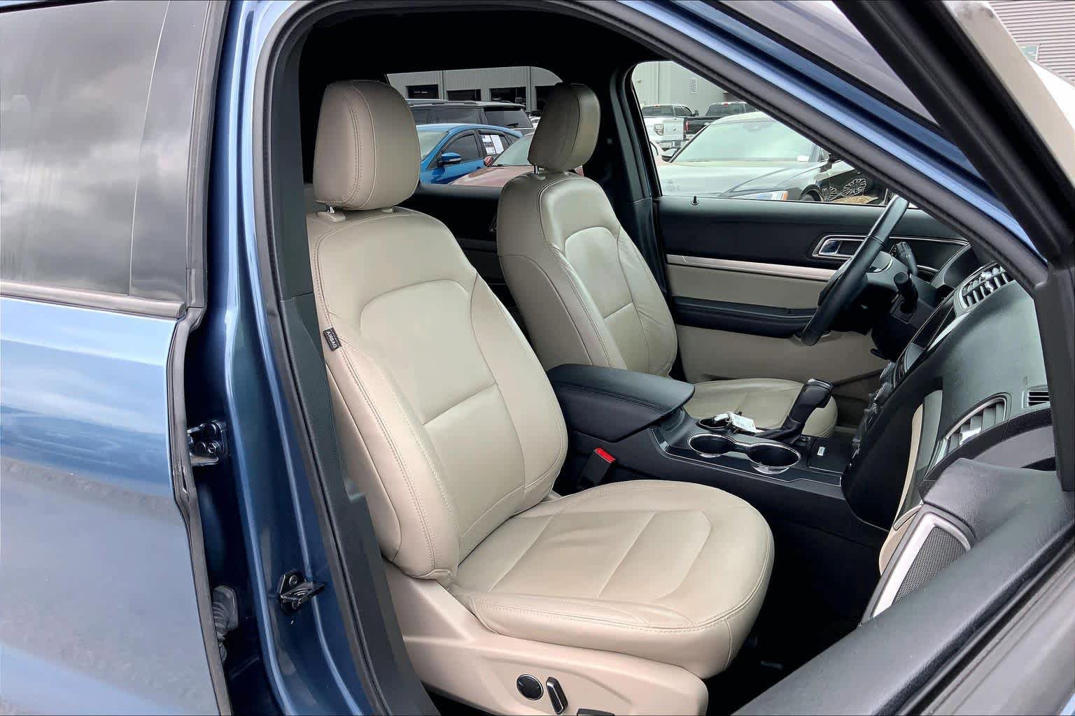 Used 2018 Ford Explorer XLT w/ Equipment Group 202A FWD image 9