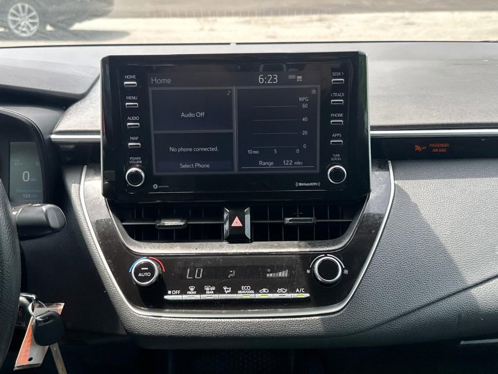 Used 2021 Toyota Corolla LE image 24