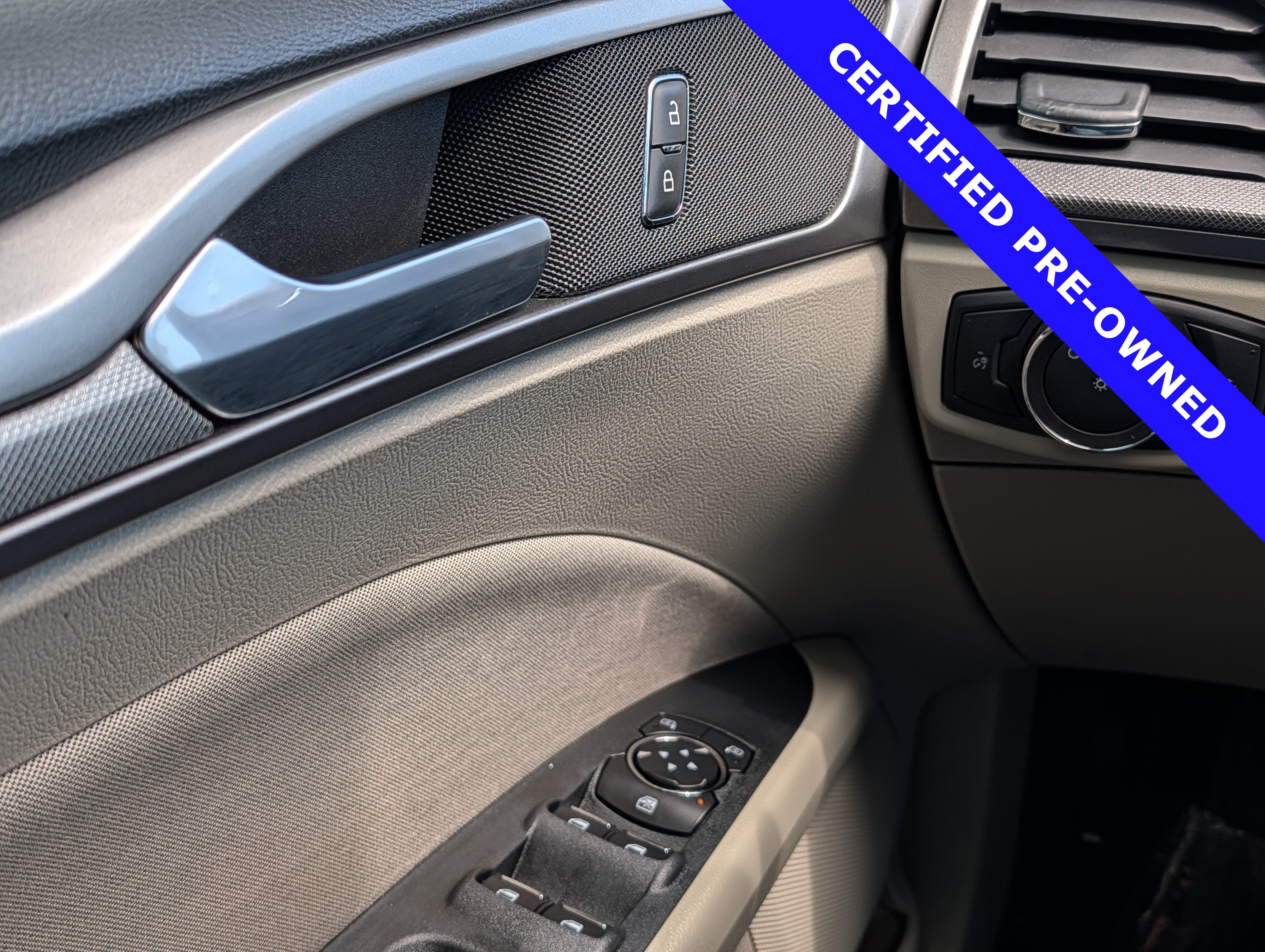Certified 2018 Ford Fusion SE FWD image 22