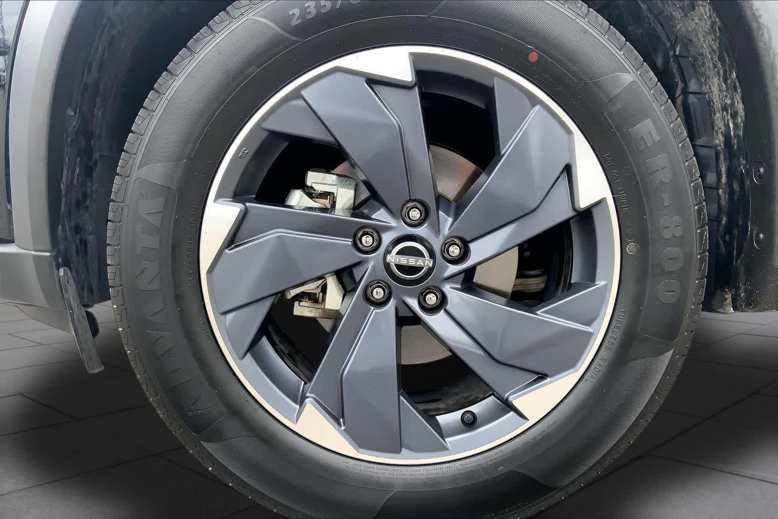 Used 2025 Nissan Rogue SV FWD image 11