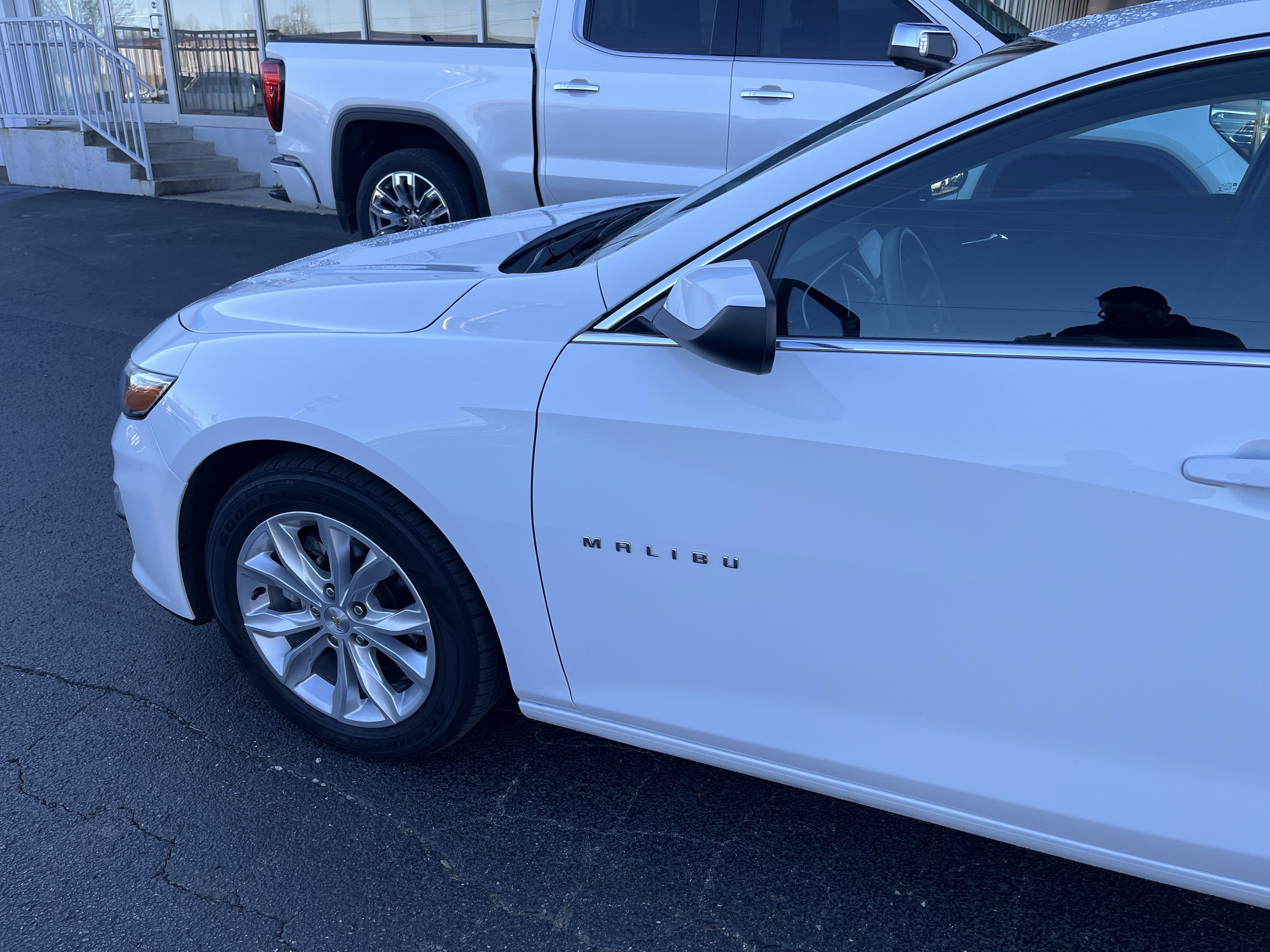 Used 2024 Chevrolet Malibu LT image 2