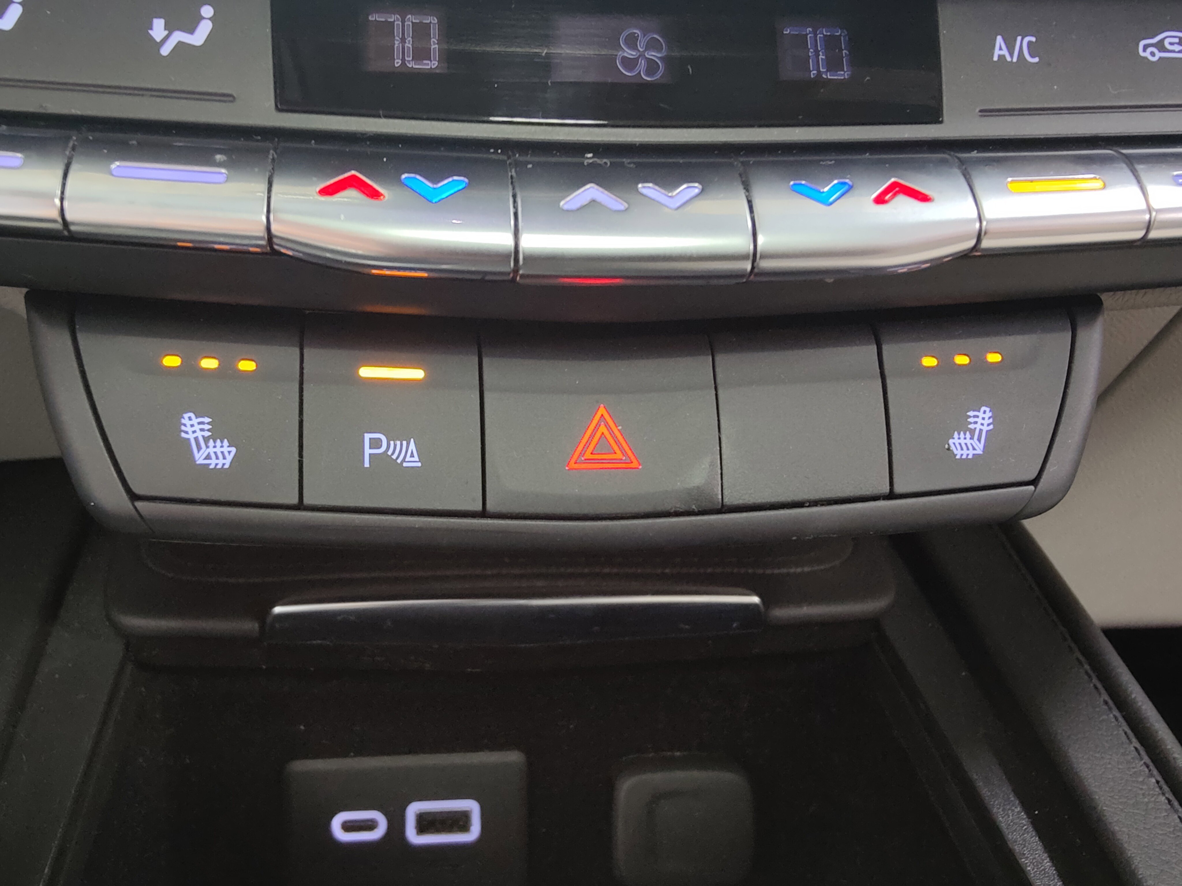 Used 2021 Cadillac XT4 Luxury w/ Cold Weather Package AWD/4WD image 22