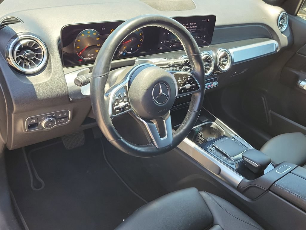 Used 2023 Mercedes-Benz GLB 250 4MATIC w/ Premium Package image 17
