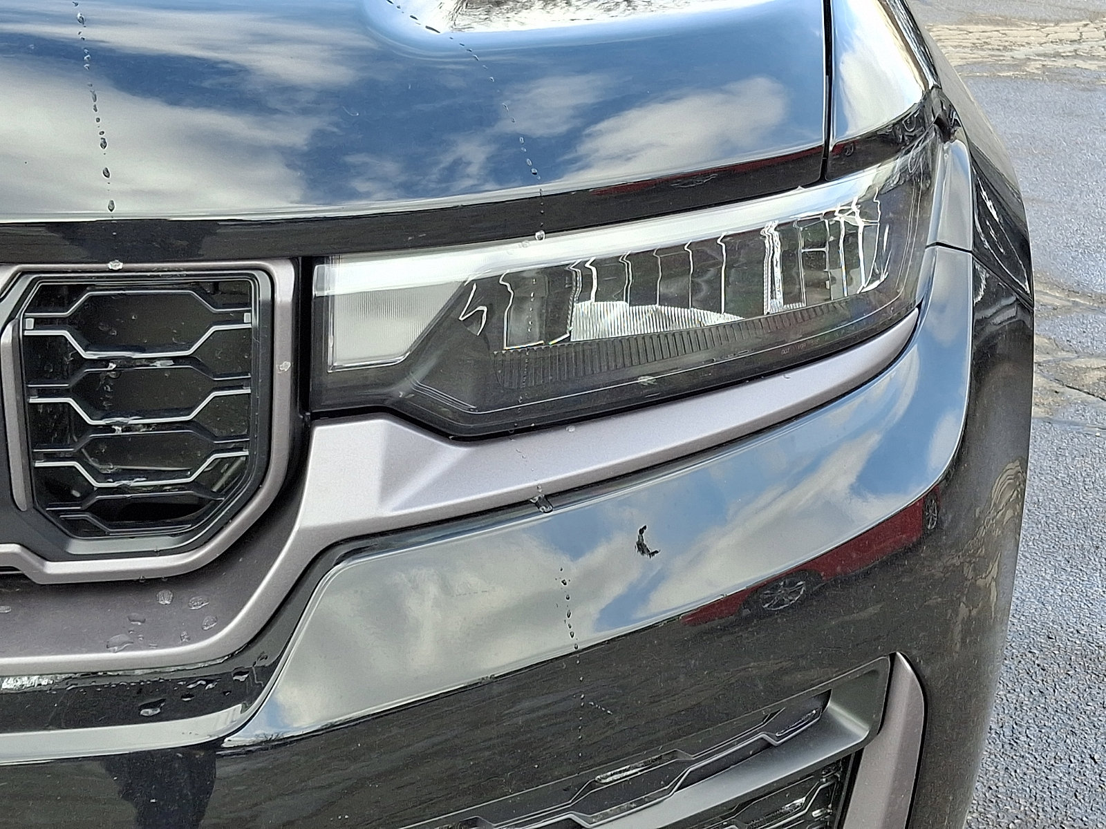 New 2026 Jeep Grand Cherokee Altitude image 9